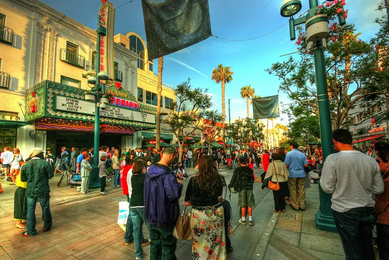 Third Street Promenade shopping district in Los Angeles